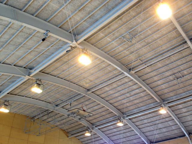 体育館の天井補強について